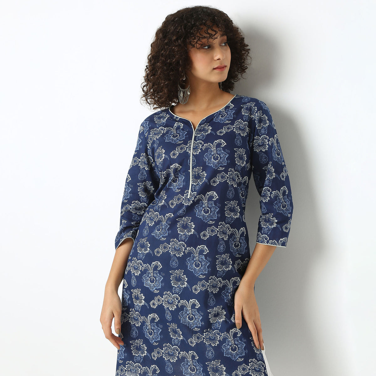 Straight Fit Floral Round Neck Kurta