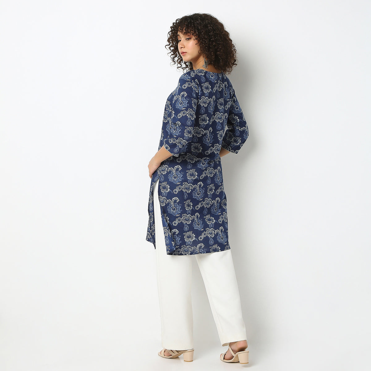 Straight Fit Floral Round Neck Kurta