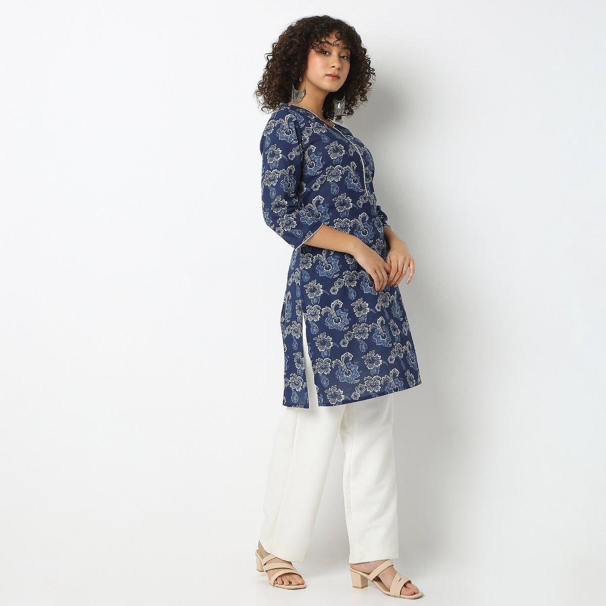 Straight Fit Floral Round Neck Kurta