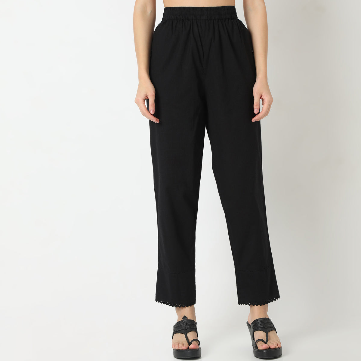 Straight Fit Solid Ankle Length Mid Rise Pants
