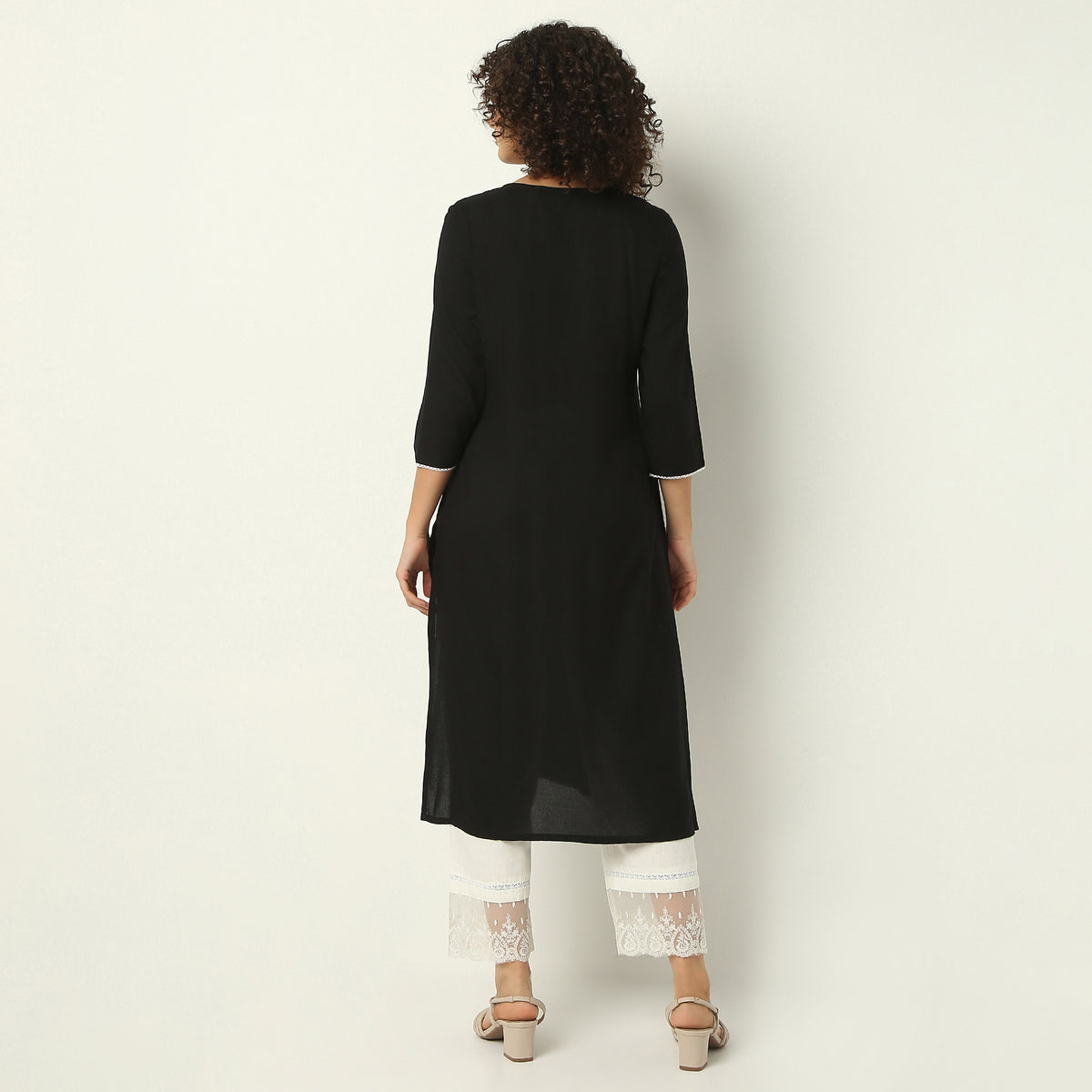 Straight Fit Embroidered Round Neck Kurta