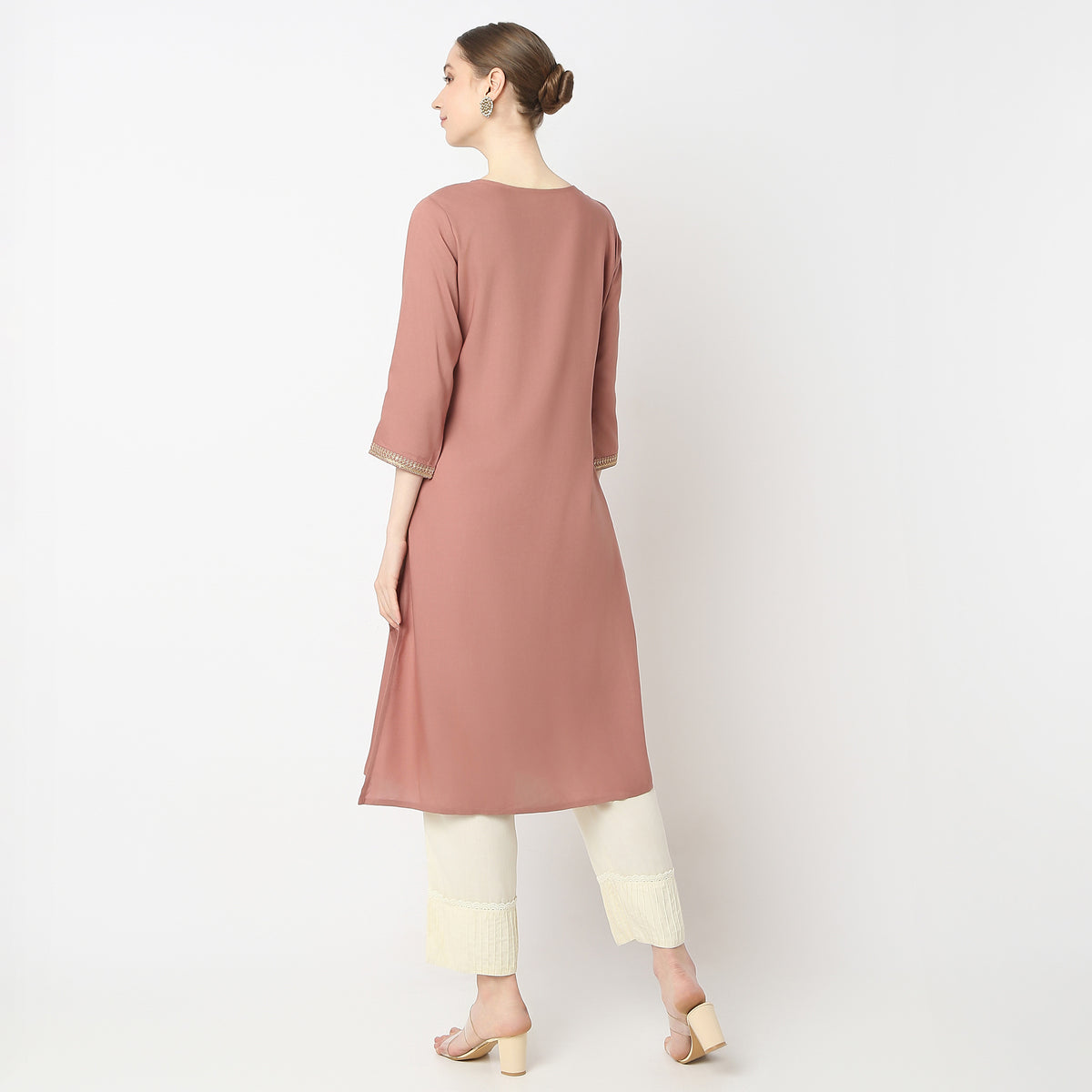 Straight Fit Embroidered Kurta