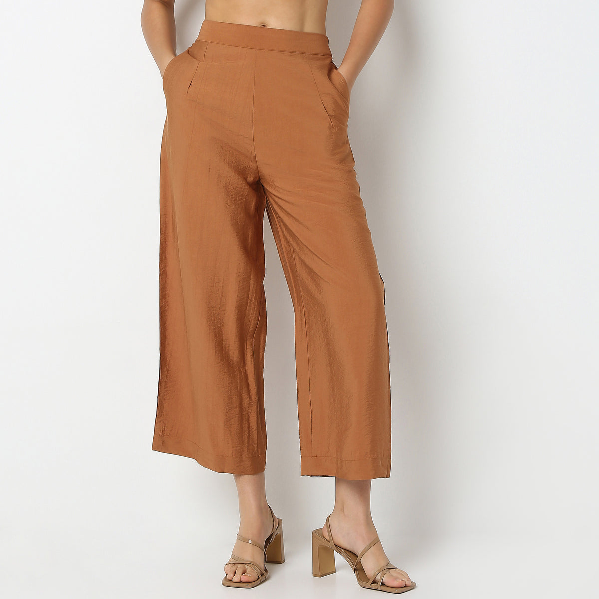 Straight Fit Solid Ankle Length Mid Rise Pants