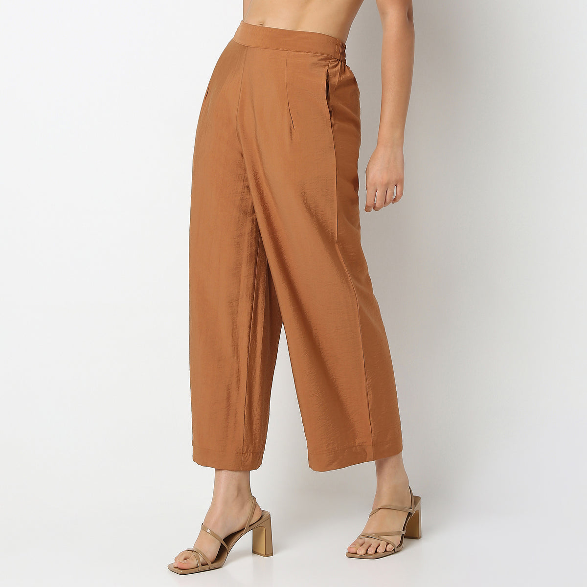 Straight Fit Solid Ankle Length Mid Rise Pants