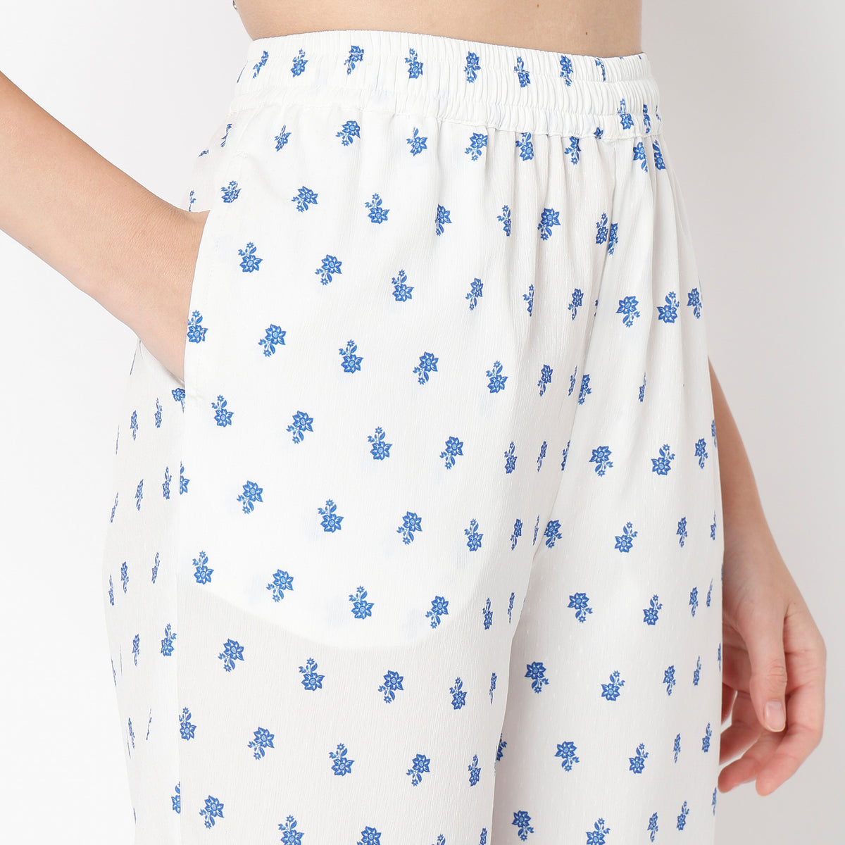 Straight Fit Printed Ankle Length Mid Rise Pants
