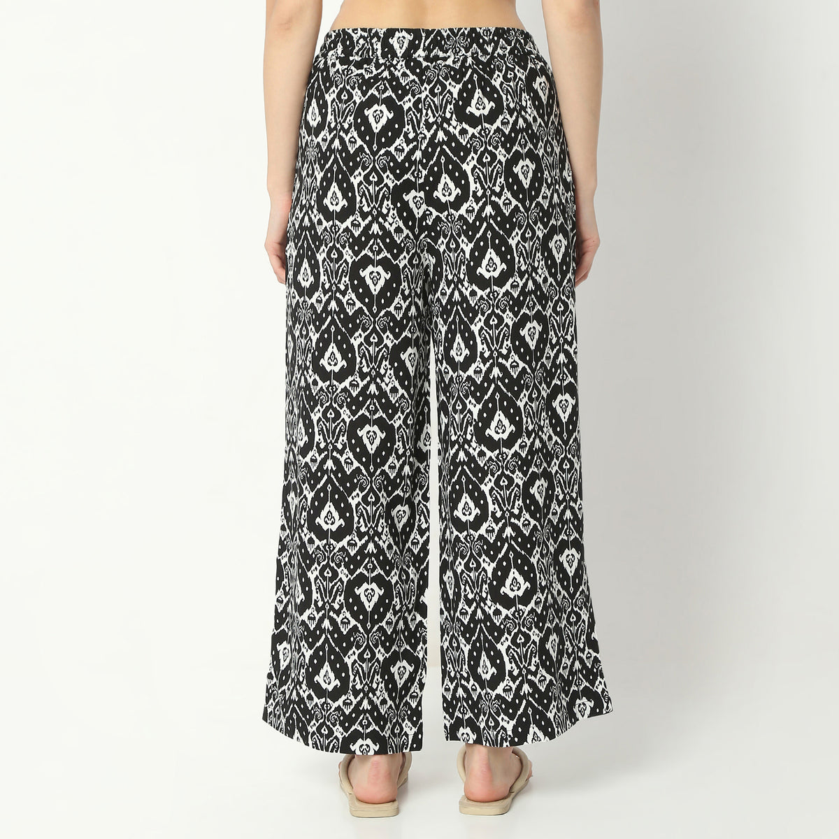 Regular Fit Printed Ankle Length Mid Rise Pyjamas