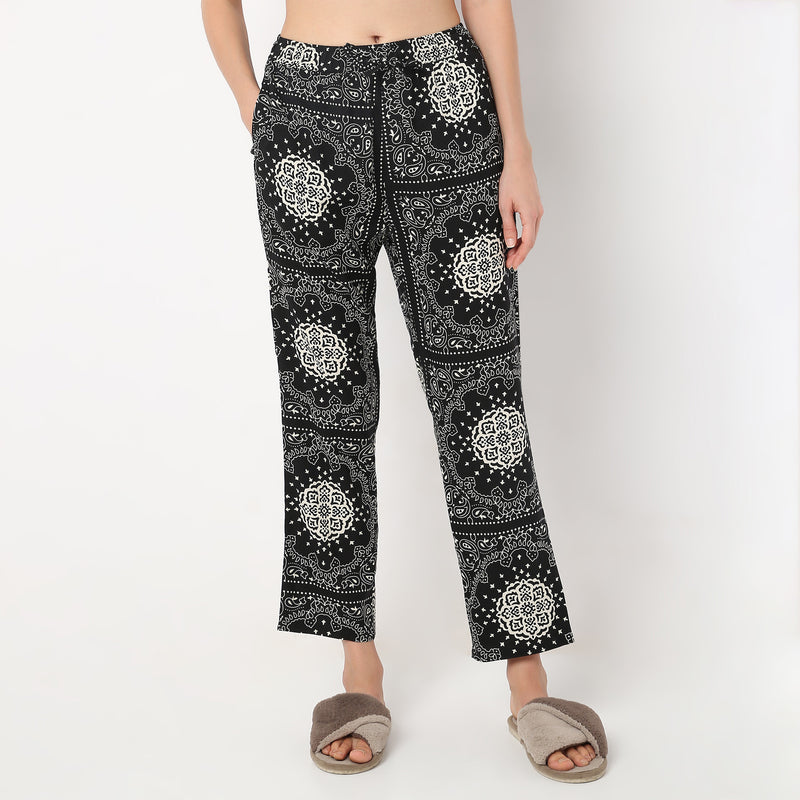 Regular Fit Printed Ankle Length Mid Rise Pyjamas