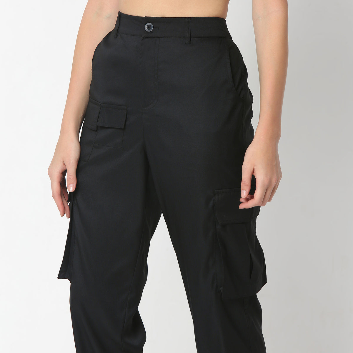 Regular Fit Solid Ankle Length High Rise Cargo Pants