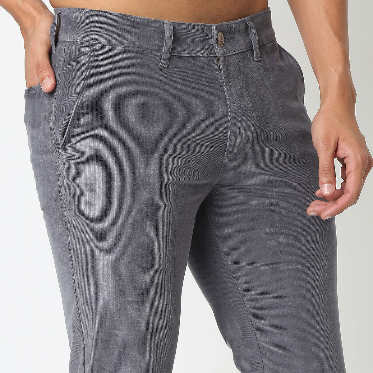 Regular Fit Solid Mid Rise Chinos