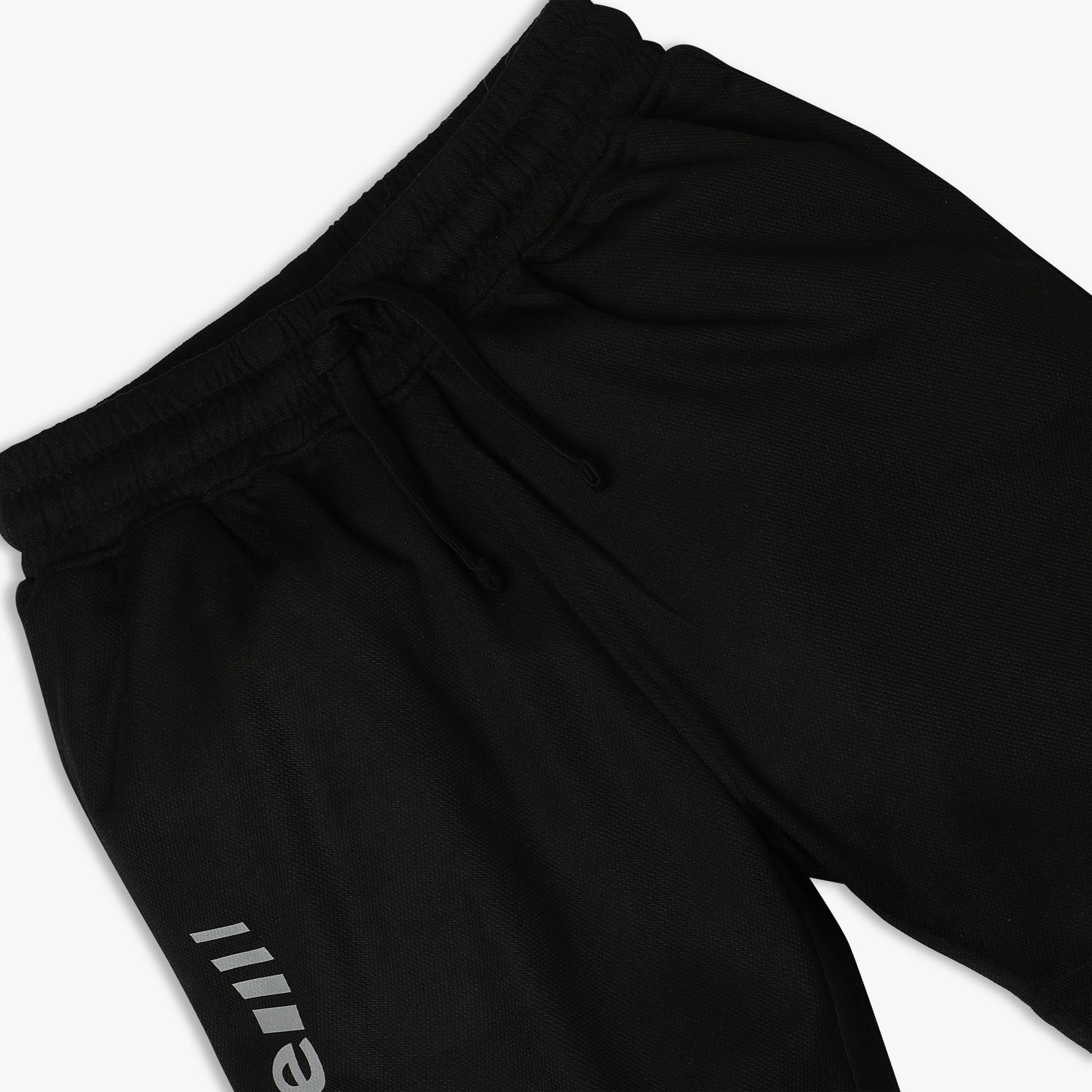 Boys Regular Fit Solid Mid Rise Shorts