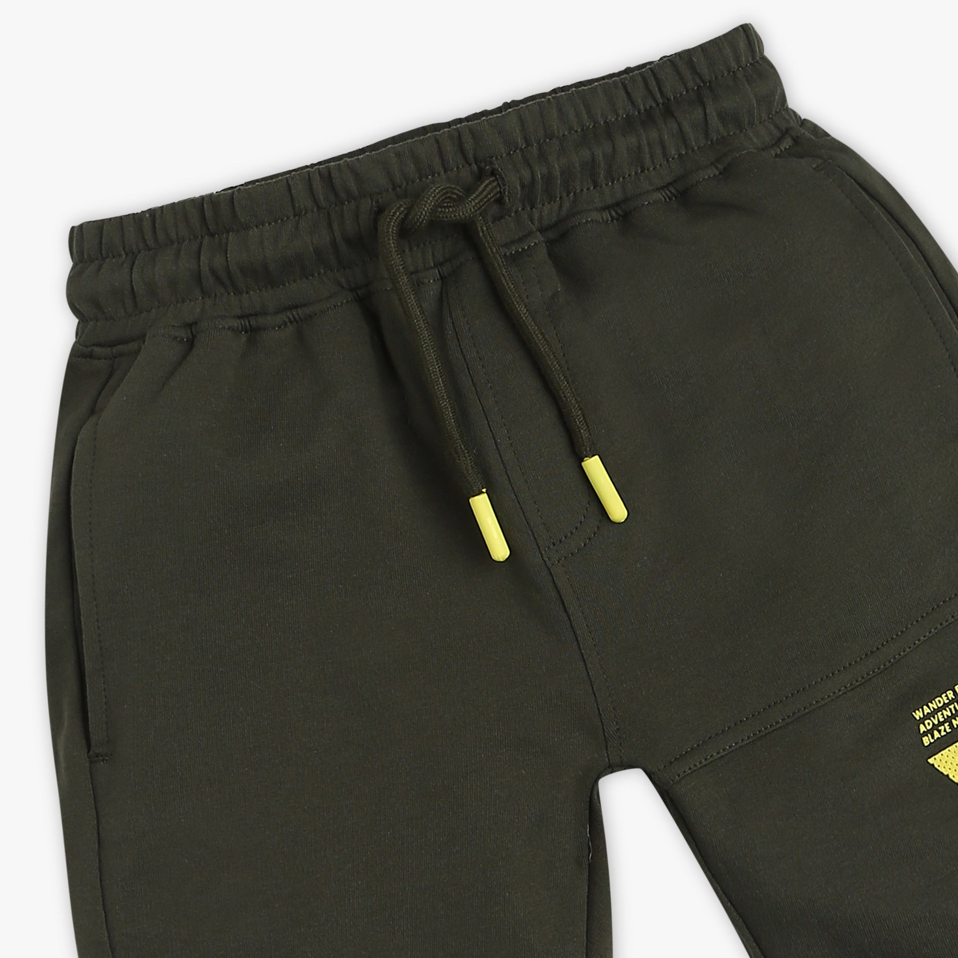 Regular Fit Solid Knee Length Mid Rise Shorts