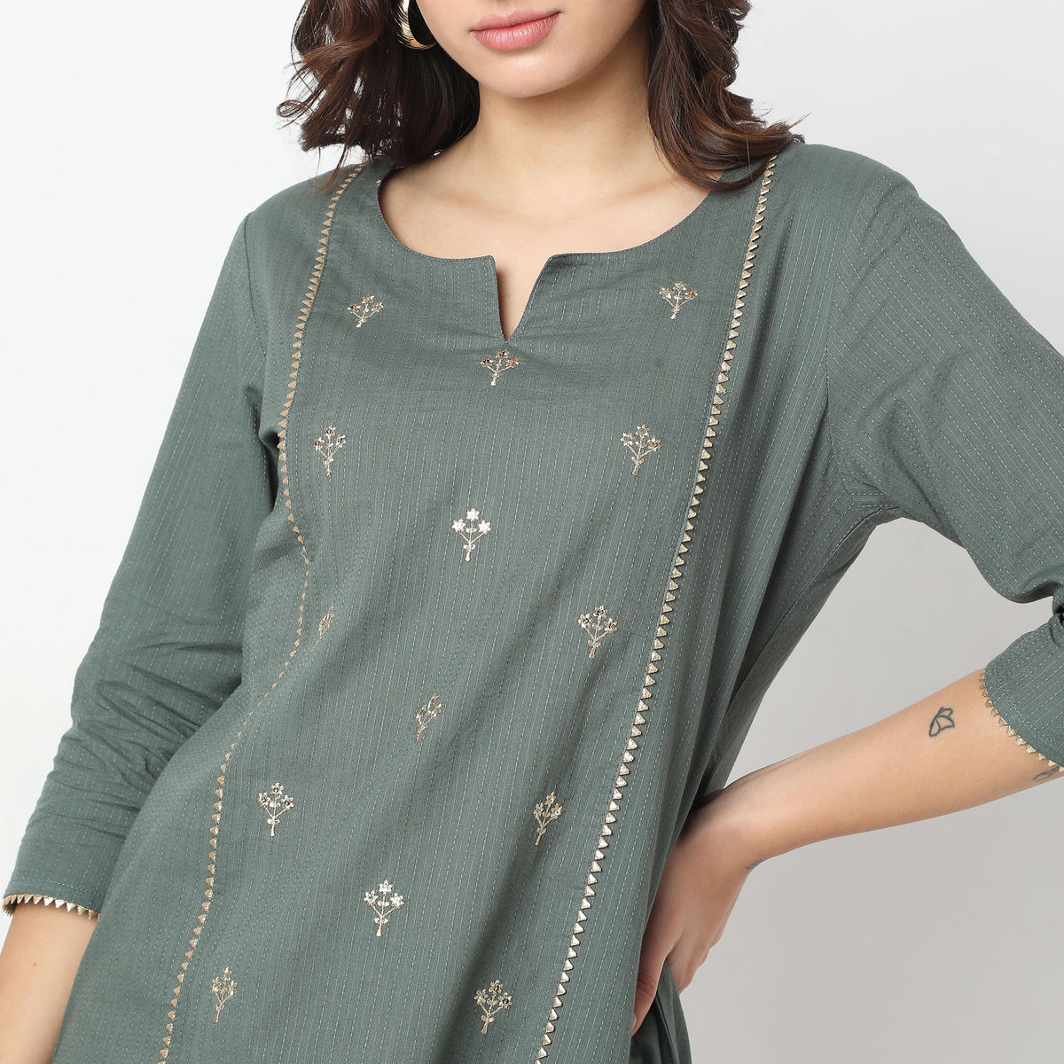 Straight Fit Embroidered Kurta