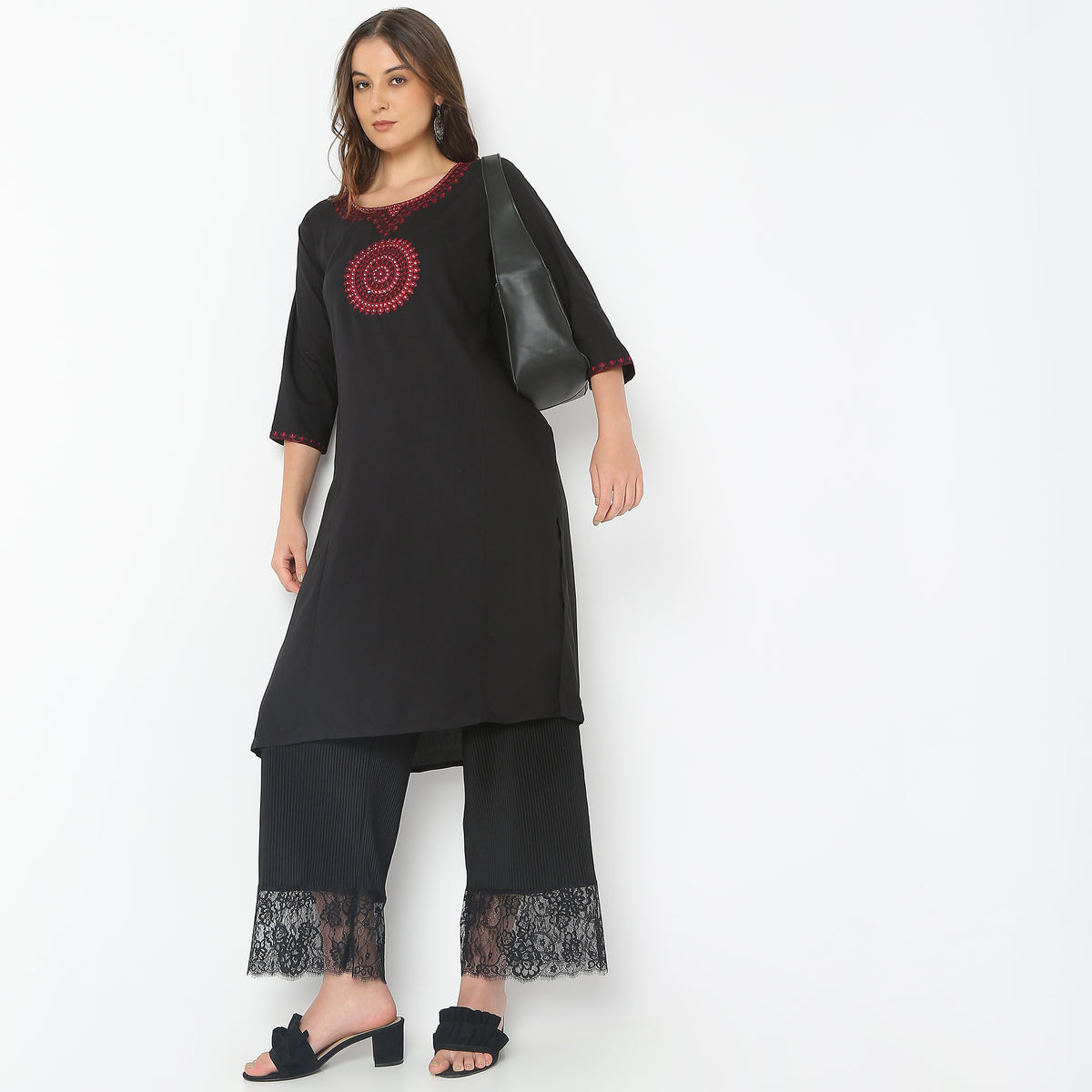 Straight Fit Embellished Kurta