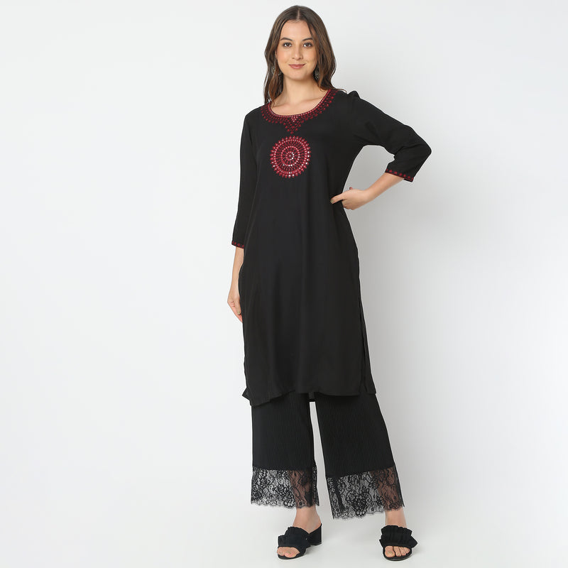 Straight Fit Embellished Kurta