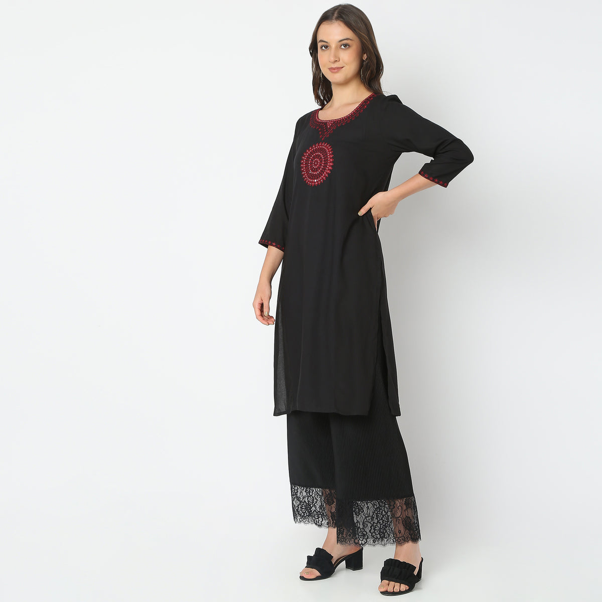 Straight Fit Embellished Kurta