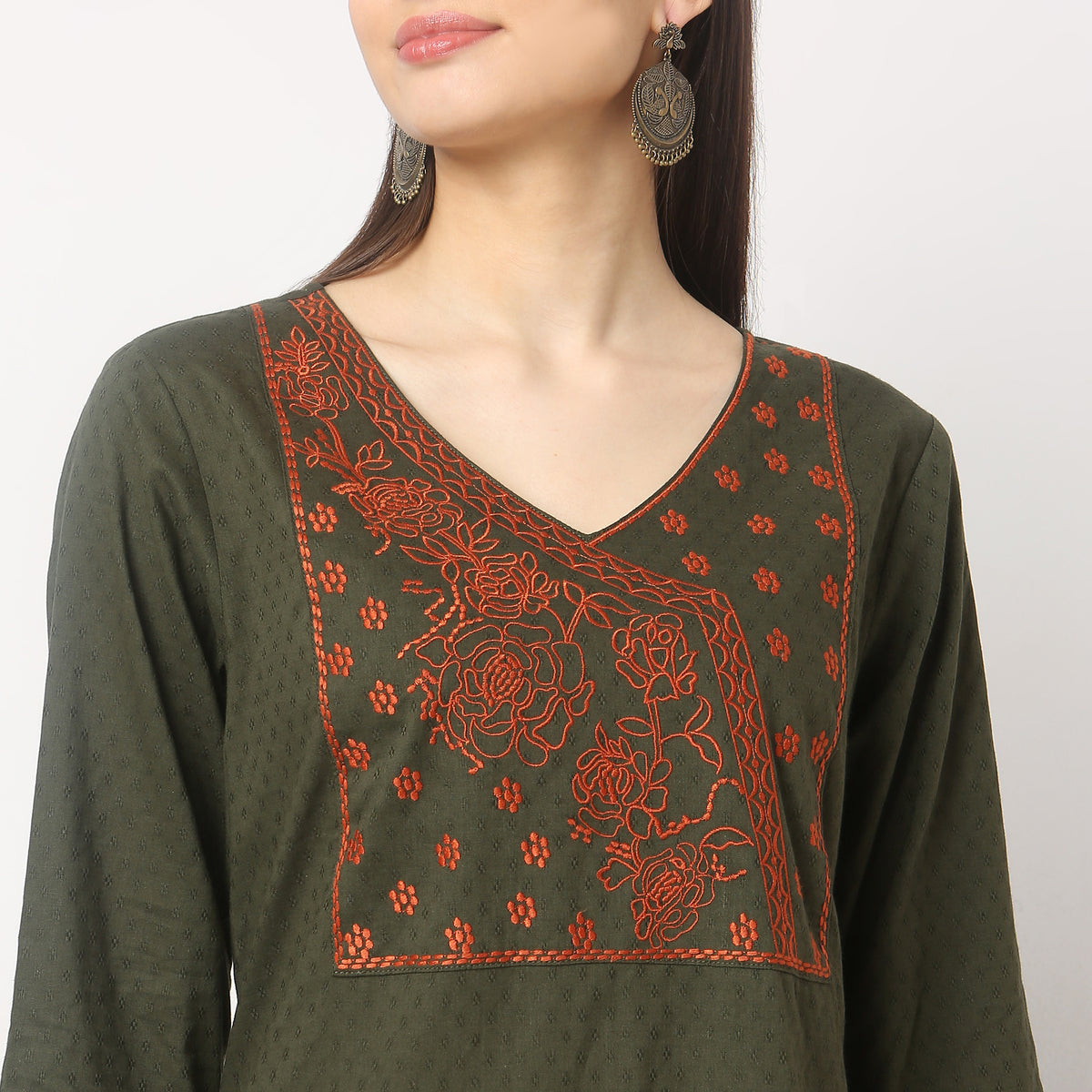 Straight Fit Embroidered Kurta