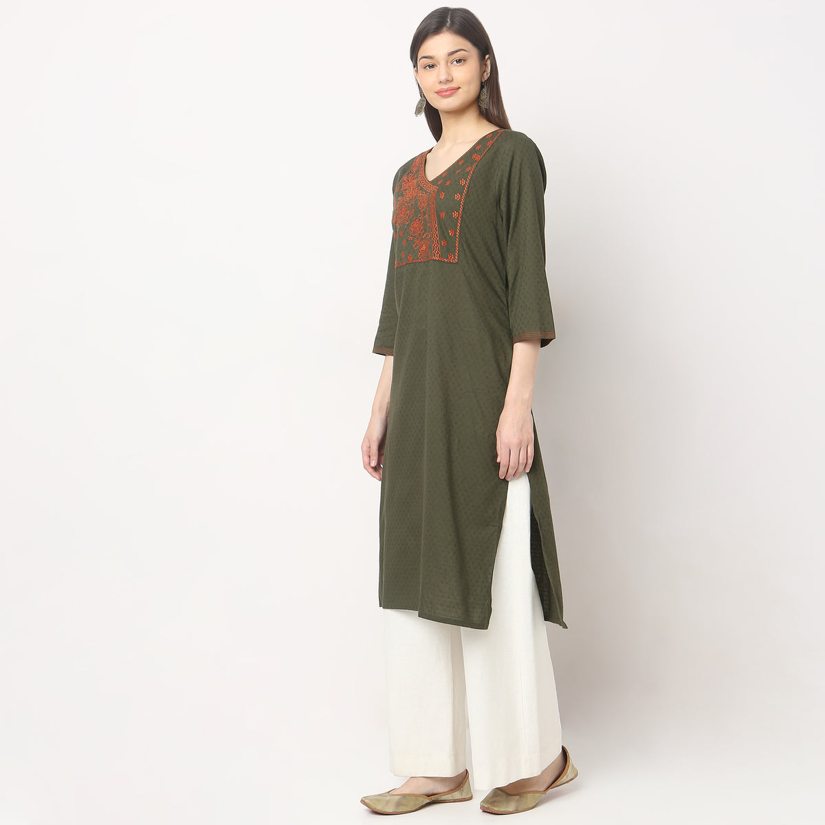 Straight Fit Embroidered Kurta