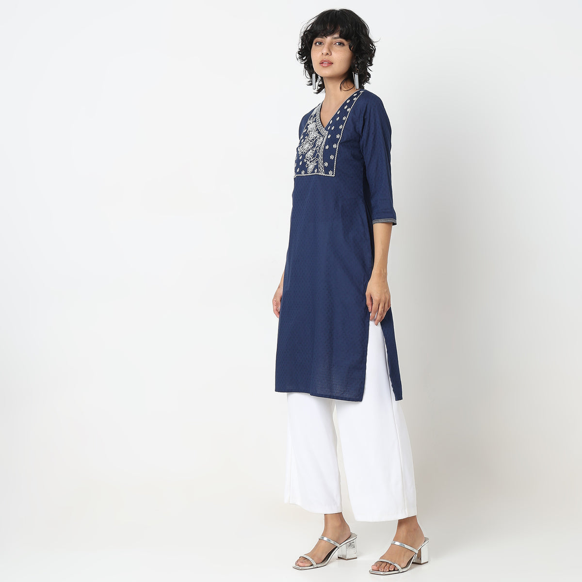 Straight Fit Embroidered Kurta