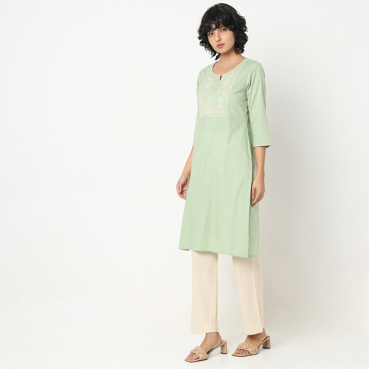 Straight Fit Embroidered Kurta