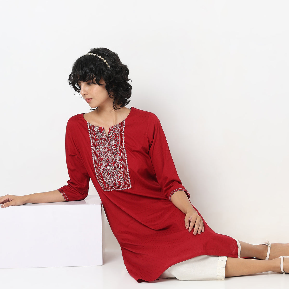 Straight Fit Embroidered Kurta