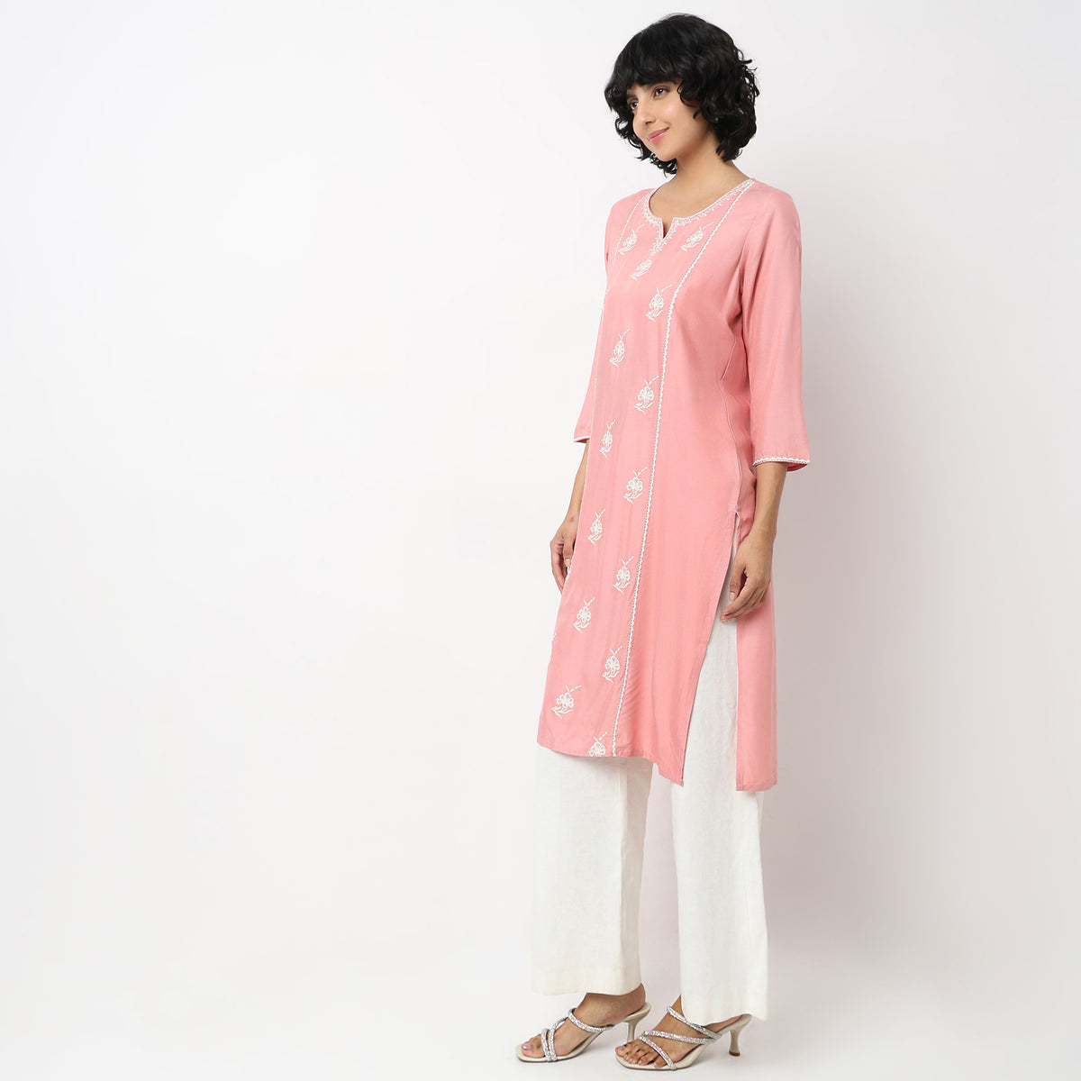 Straight Fit Embroidered Kurta