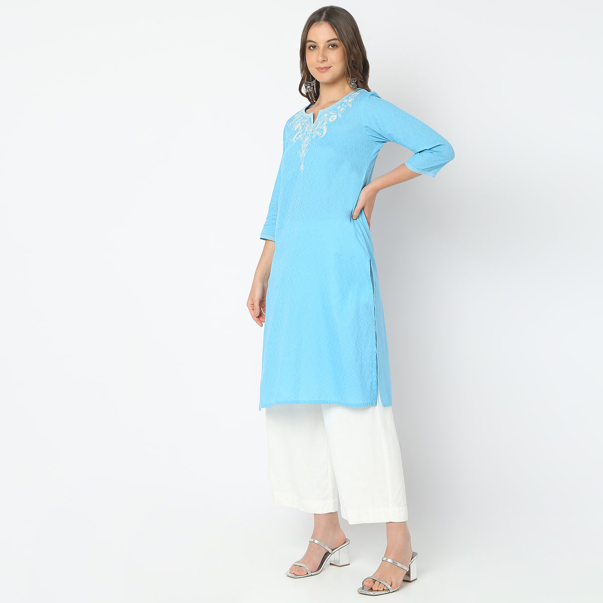 Straight Fit Embroidered Kurta