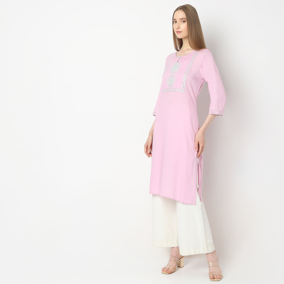 Straight Fit Embroidered Kurta