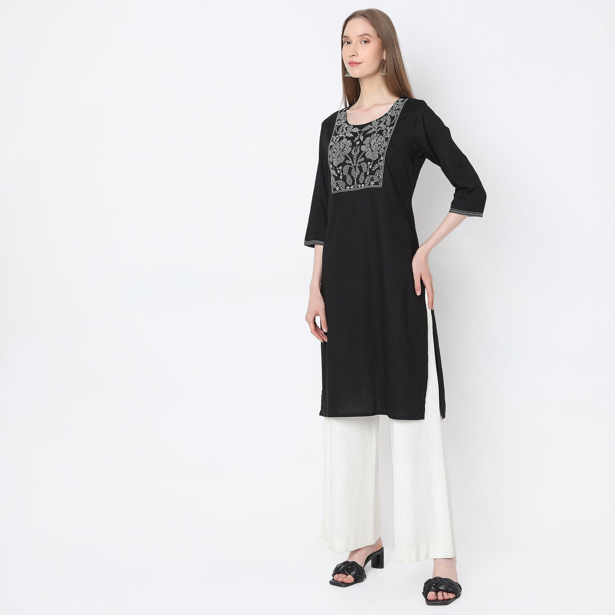 Straight Fit Embroidered Kurta