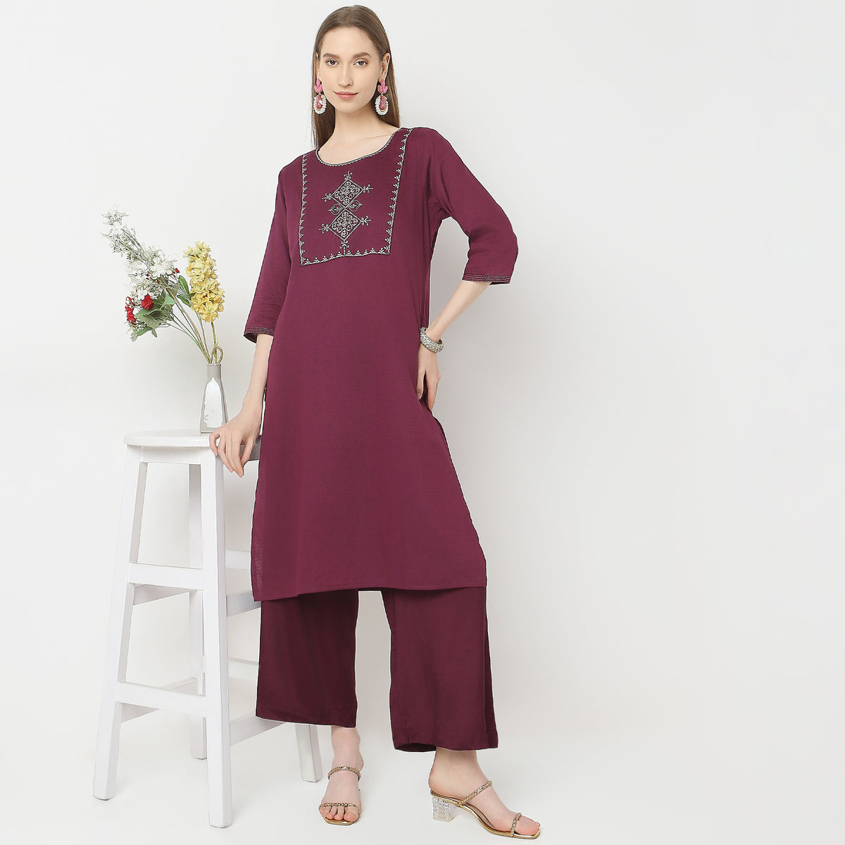 Straight Fit Embroidered Kurta