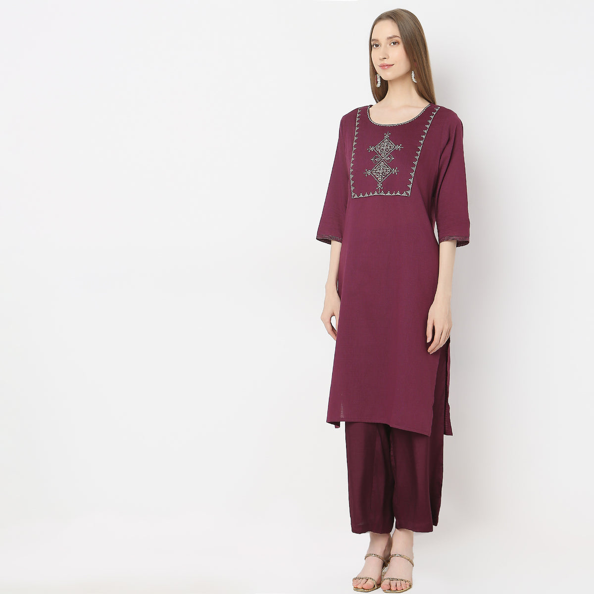 Straight Fit Embroidered Kurta