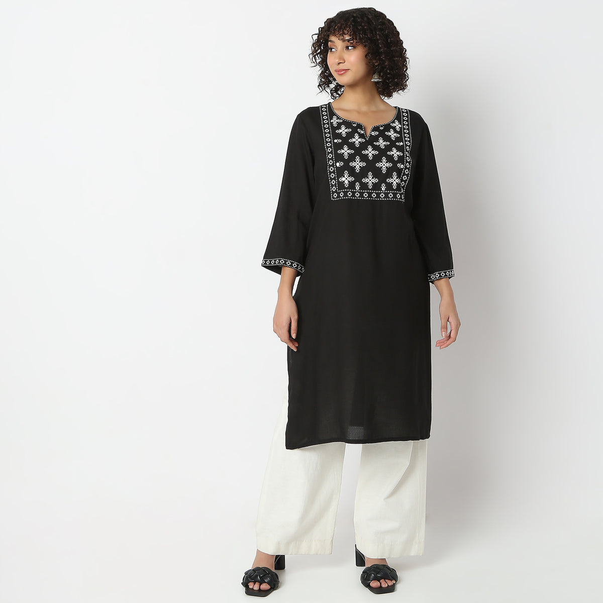 Straight Fit Embroidered Kurta