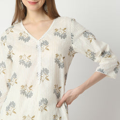 Straight Fit Floral Knee Length Kurta