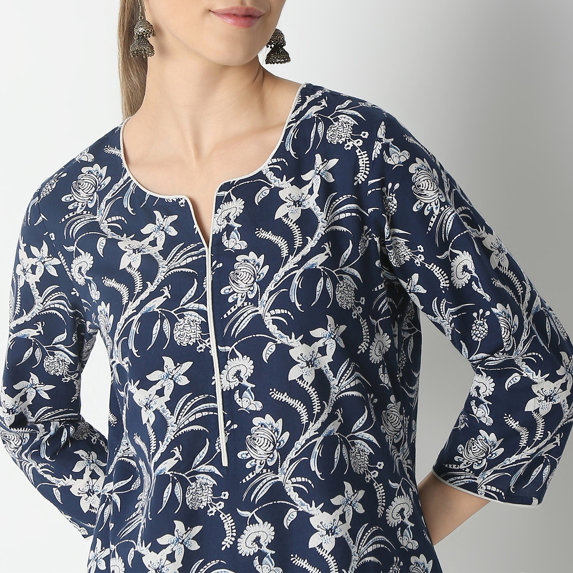 Straight Fit Floral Knee Length Kurta