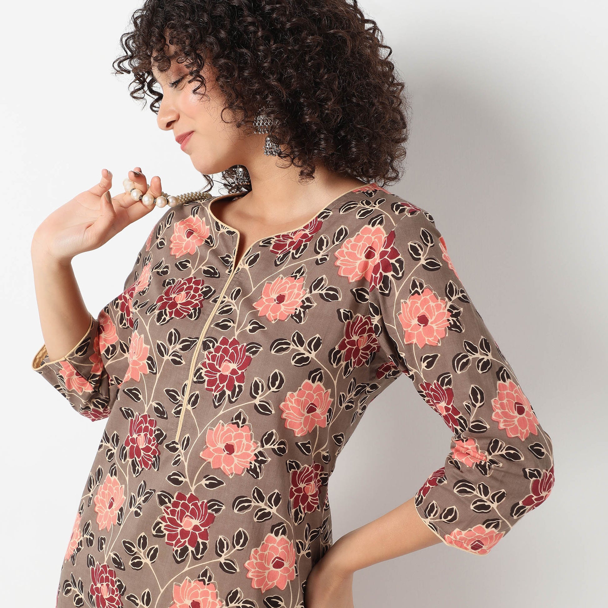 Straight Fit Floral Round Neck Kurta