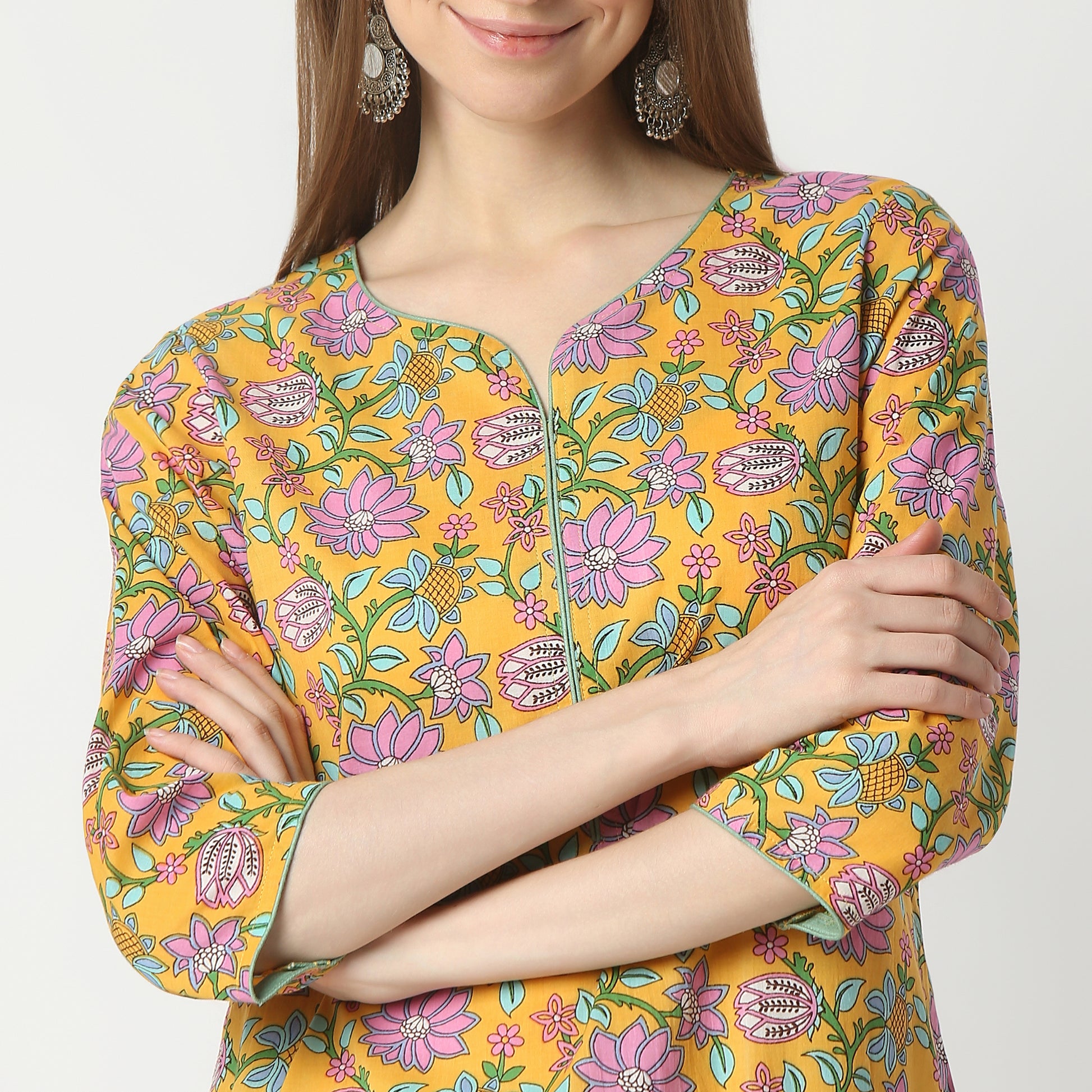 Straight Fit Floral Knee Length Kurta