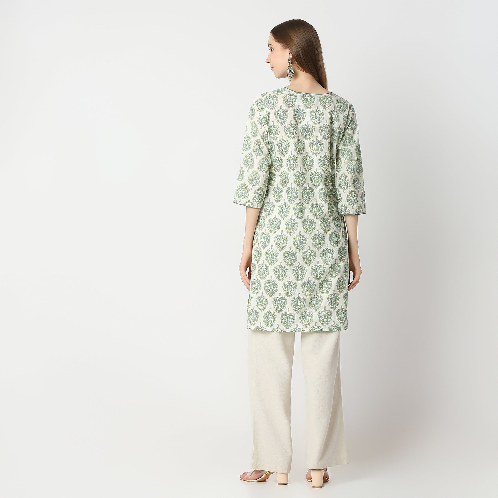 Straight Fit Floral Knee Length Kurta