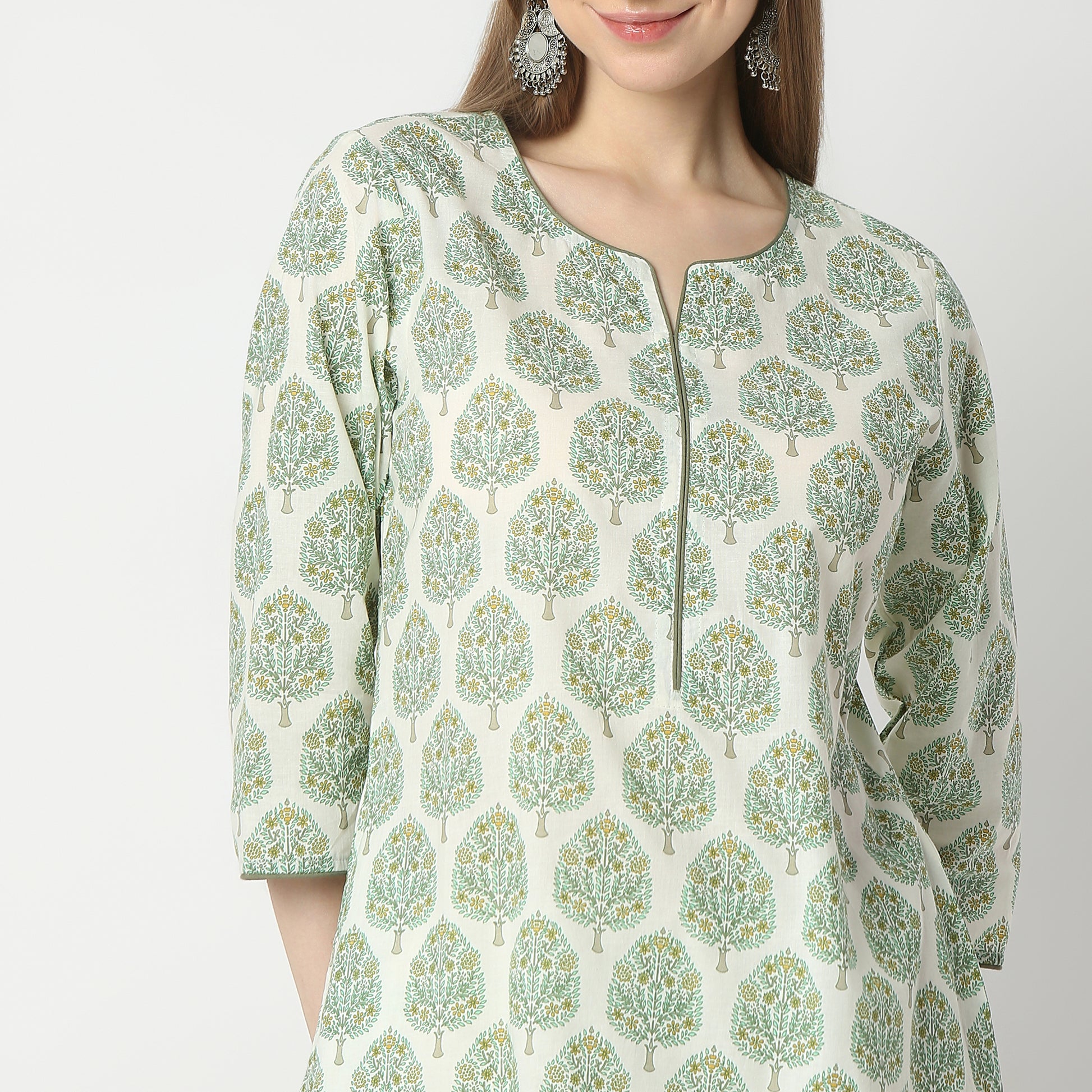Straight Fit Floral Knee Length Kurta