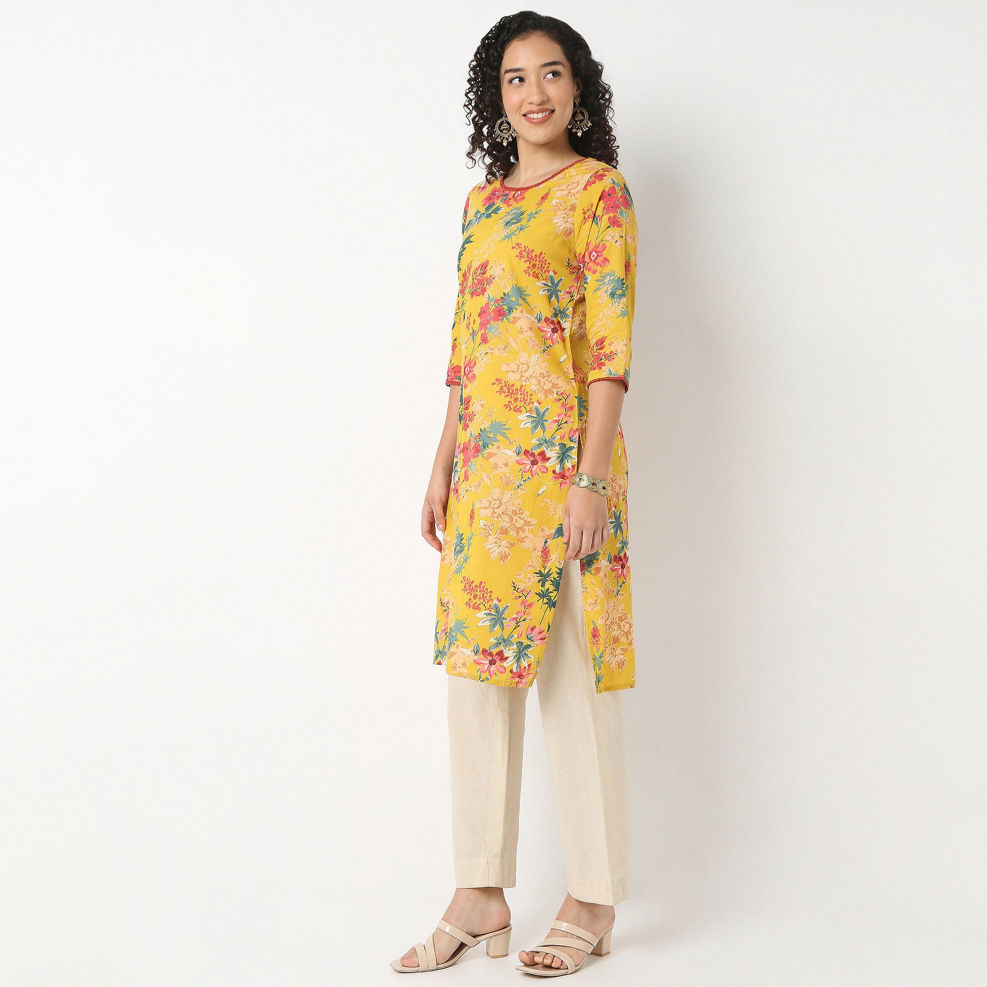 Round Neck Kurta With Lace Detailing