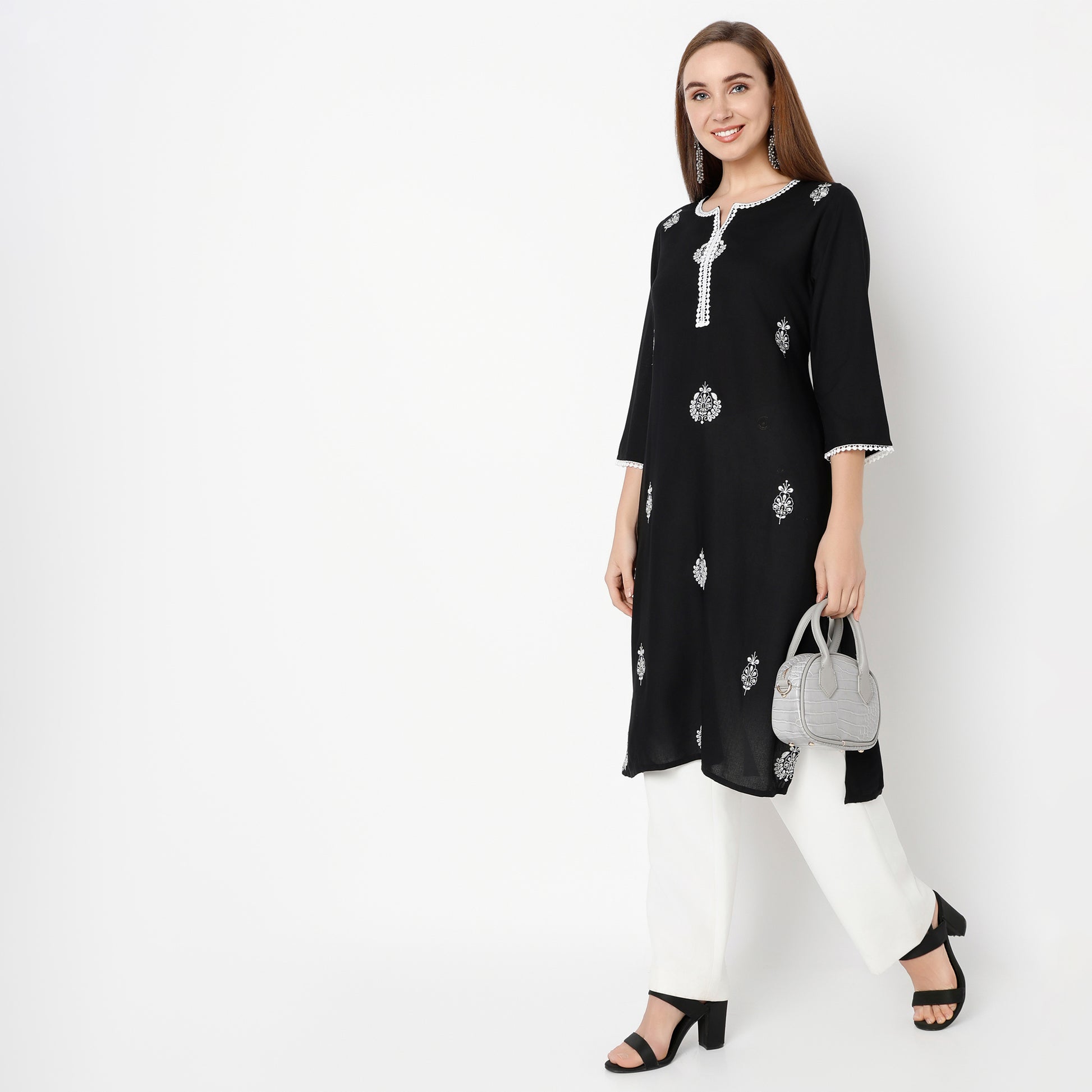 Straight Fit Embroidered Round Neck Kurta