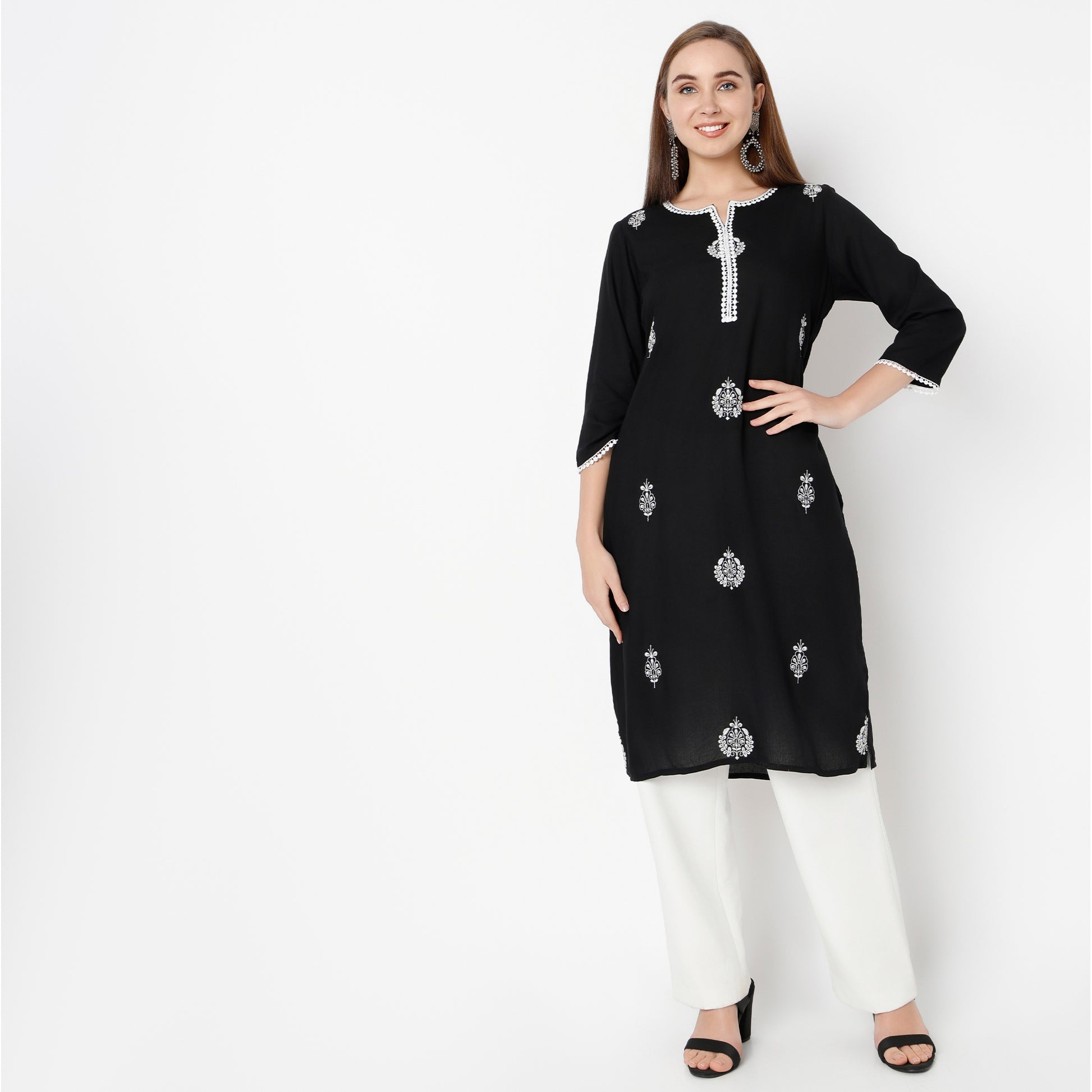 Straight Fit Embroidered Round Neck Kurta