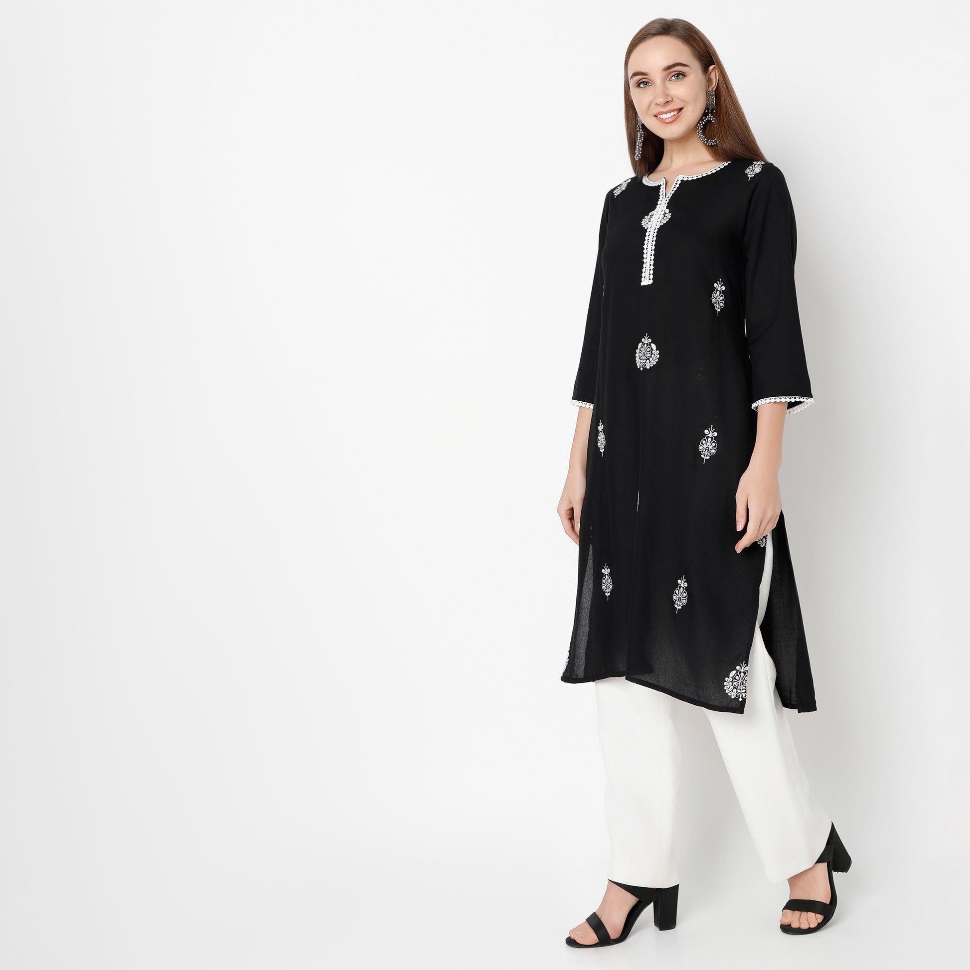 Straight Fit Embroidered Round Neck Kurta