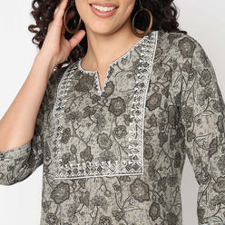 Yoke Printed Knee Length Straight Kurta