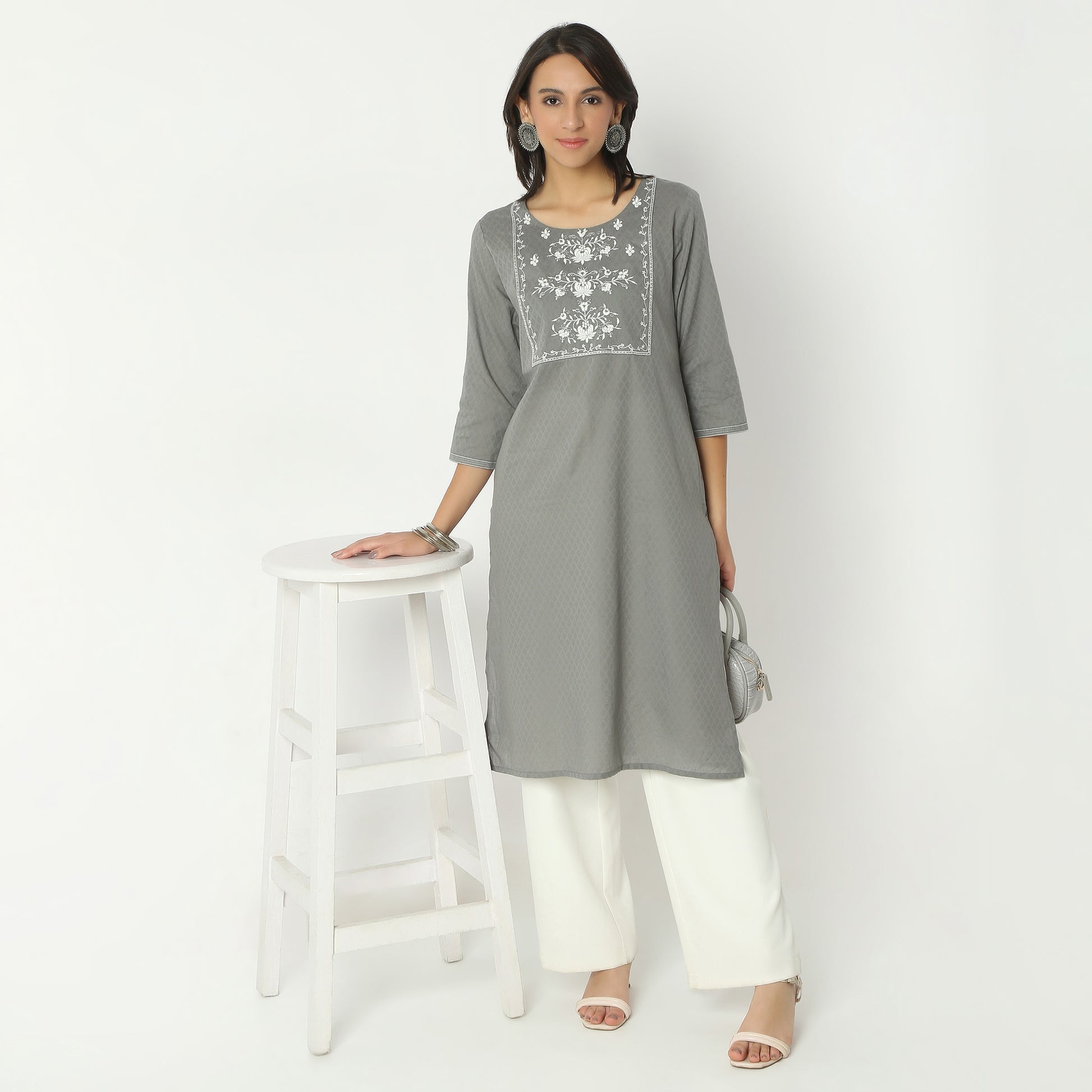 Straight Fit Embroiderd Round Neck Calf Length Kurta