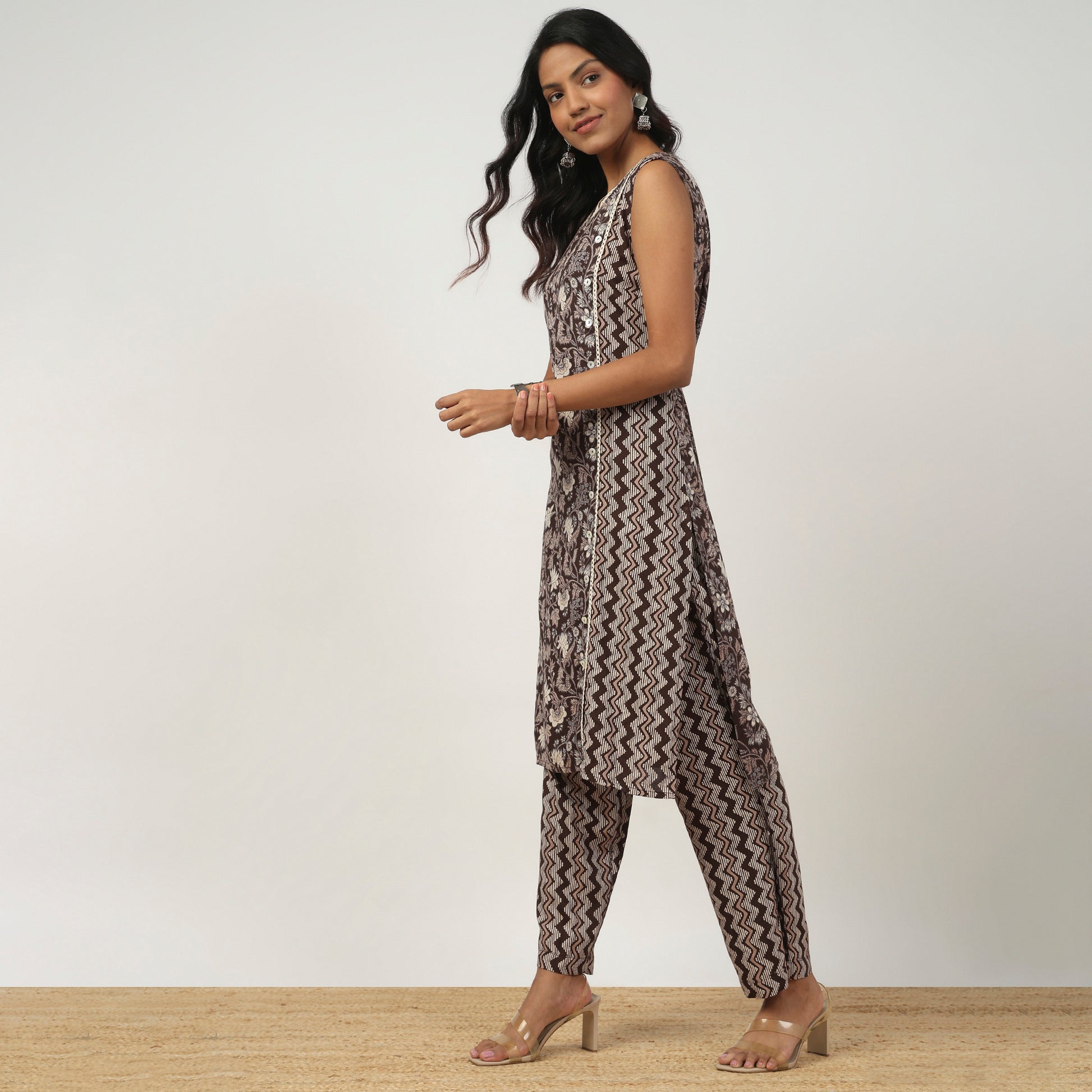 Boat Neck Sleeveless Kurta