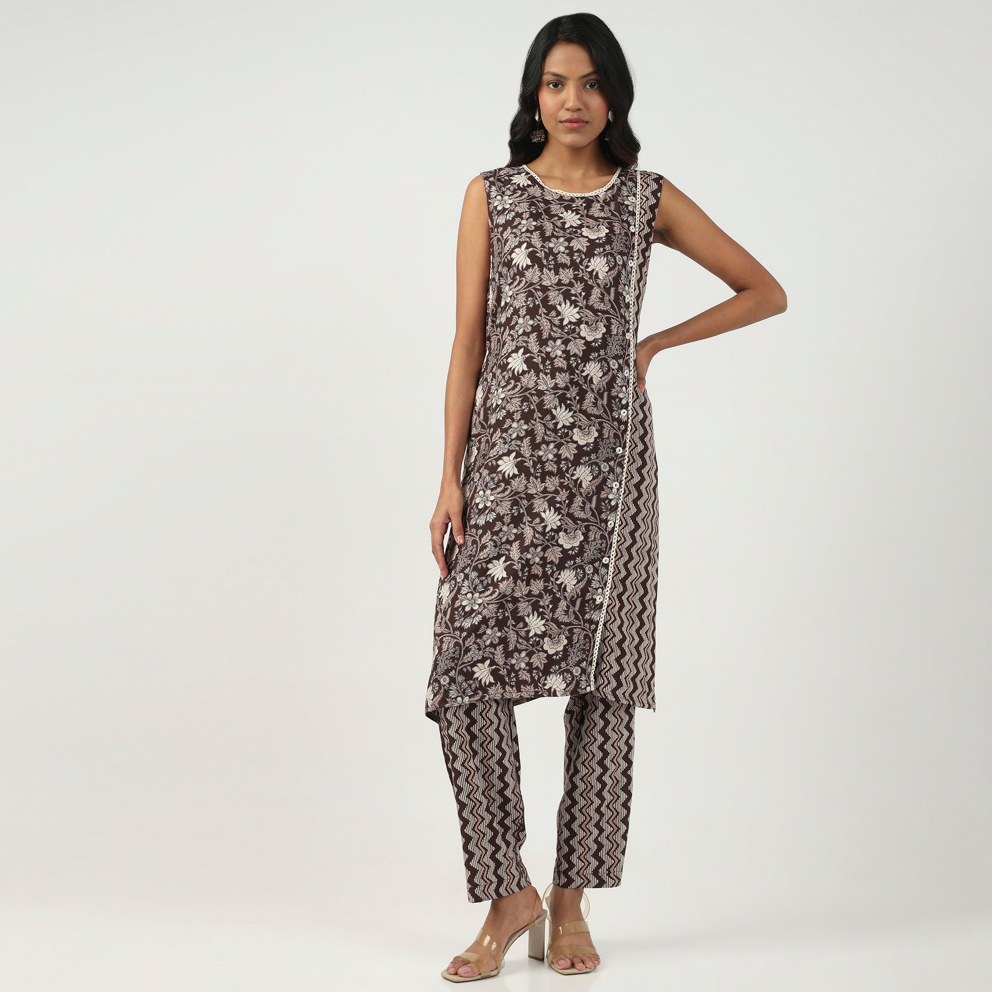 Boat Neck Sleeveless Kurta