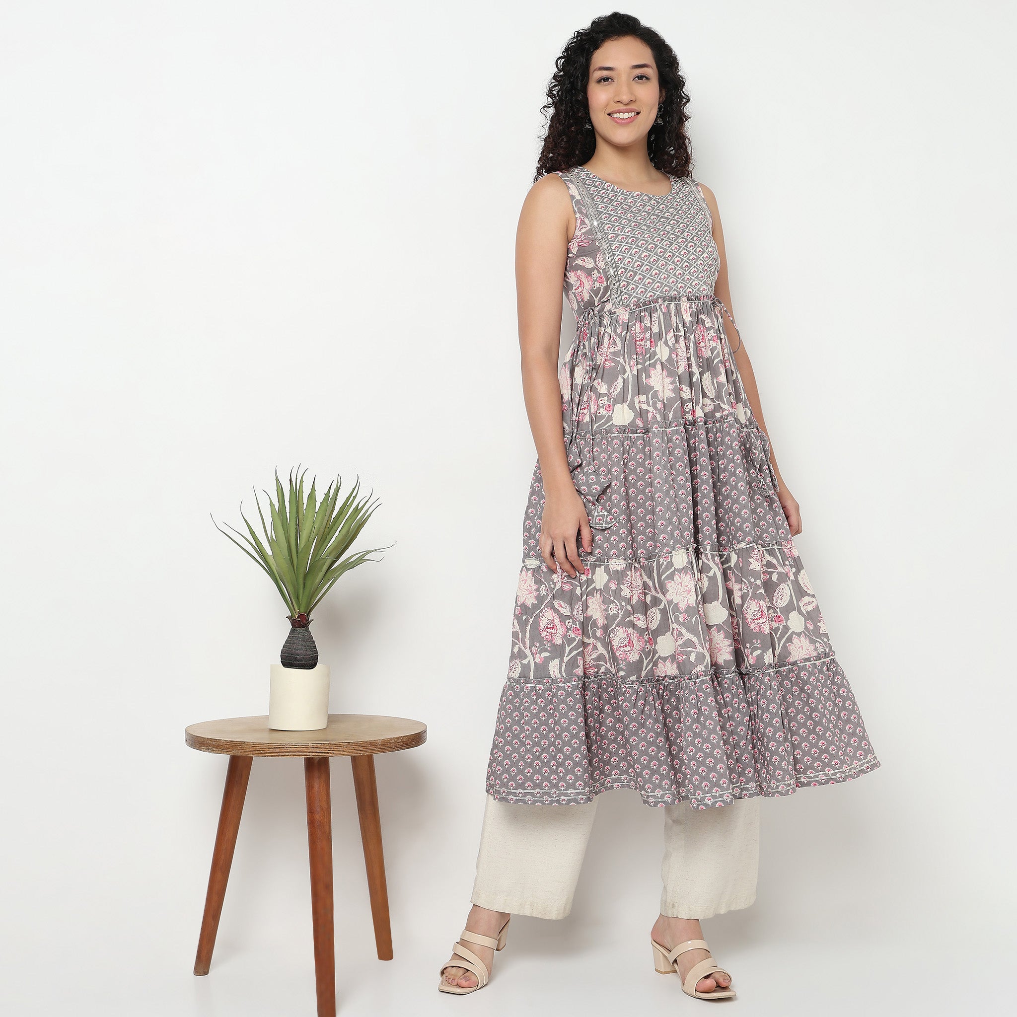 Buy Women Flare Fit Printed Sleeveless Kurta  - Style Union