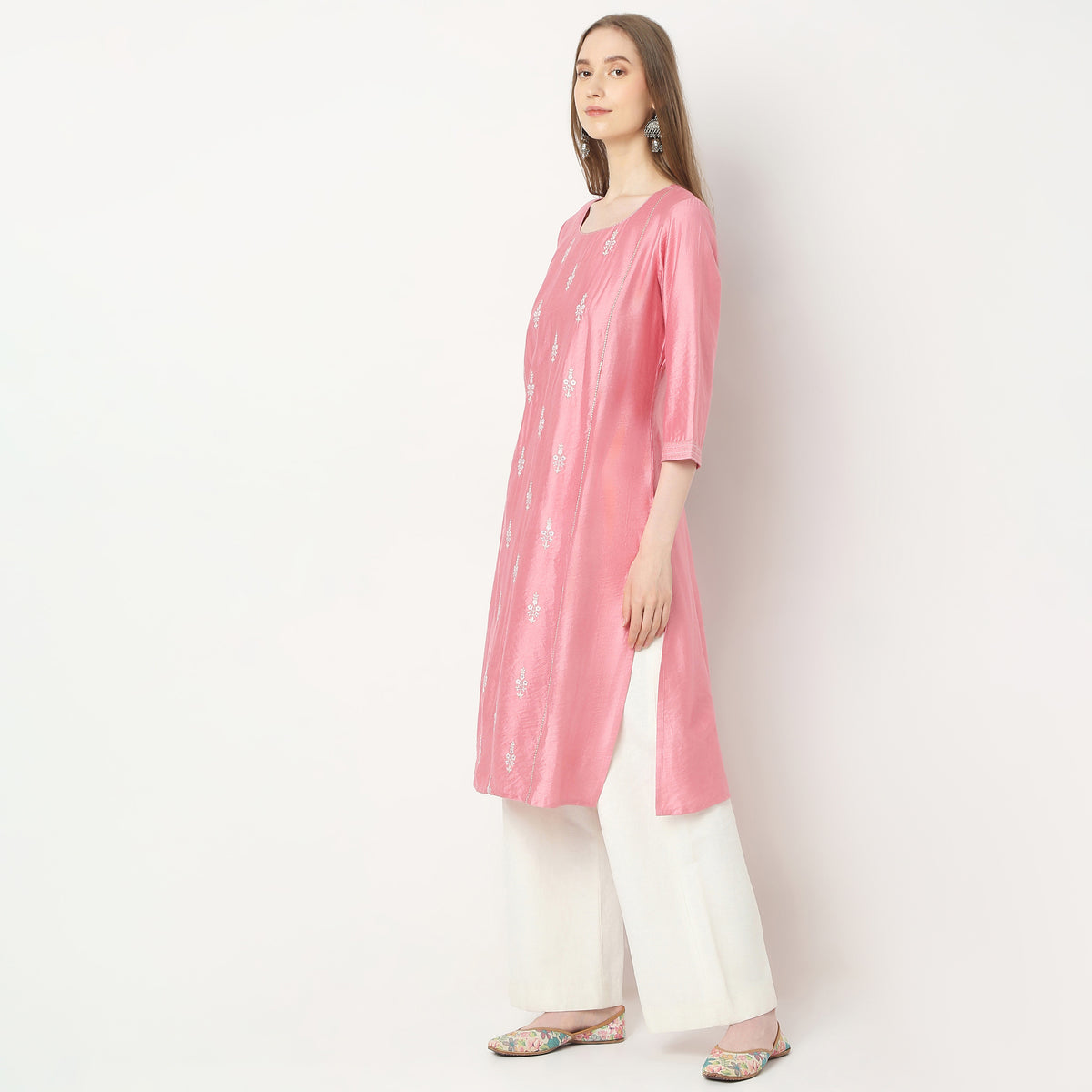 Straight Fit Embroidered Kurta