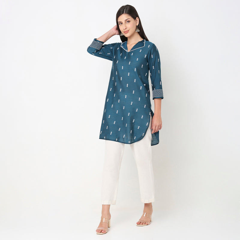 Straight Fit Embroidered Kurta