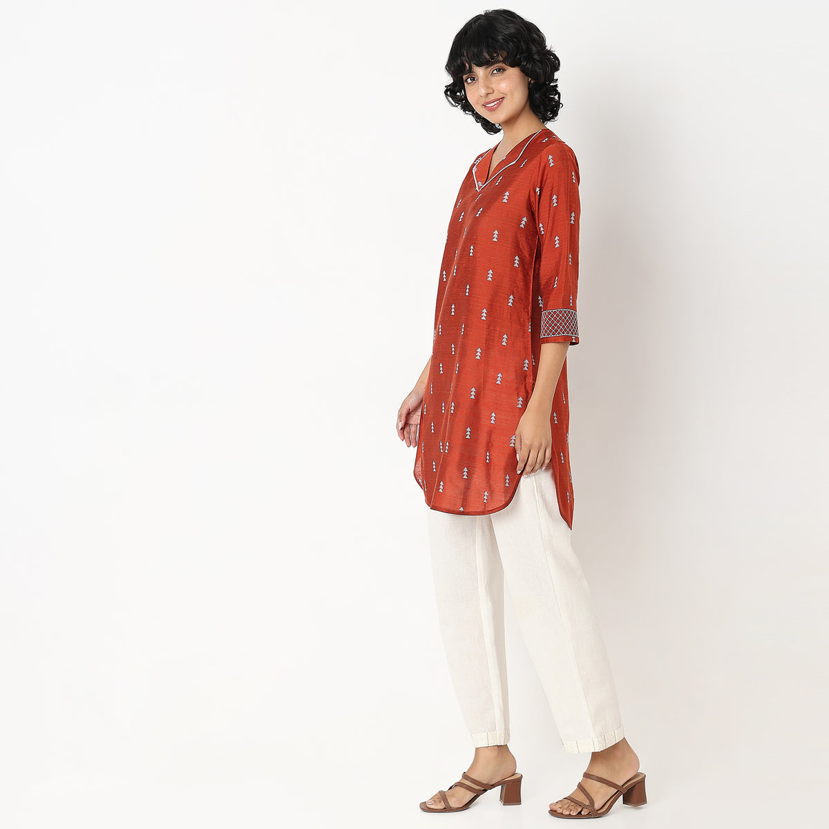 Straight Fit Embroidered Kurta