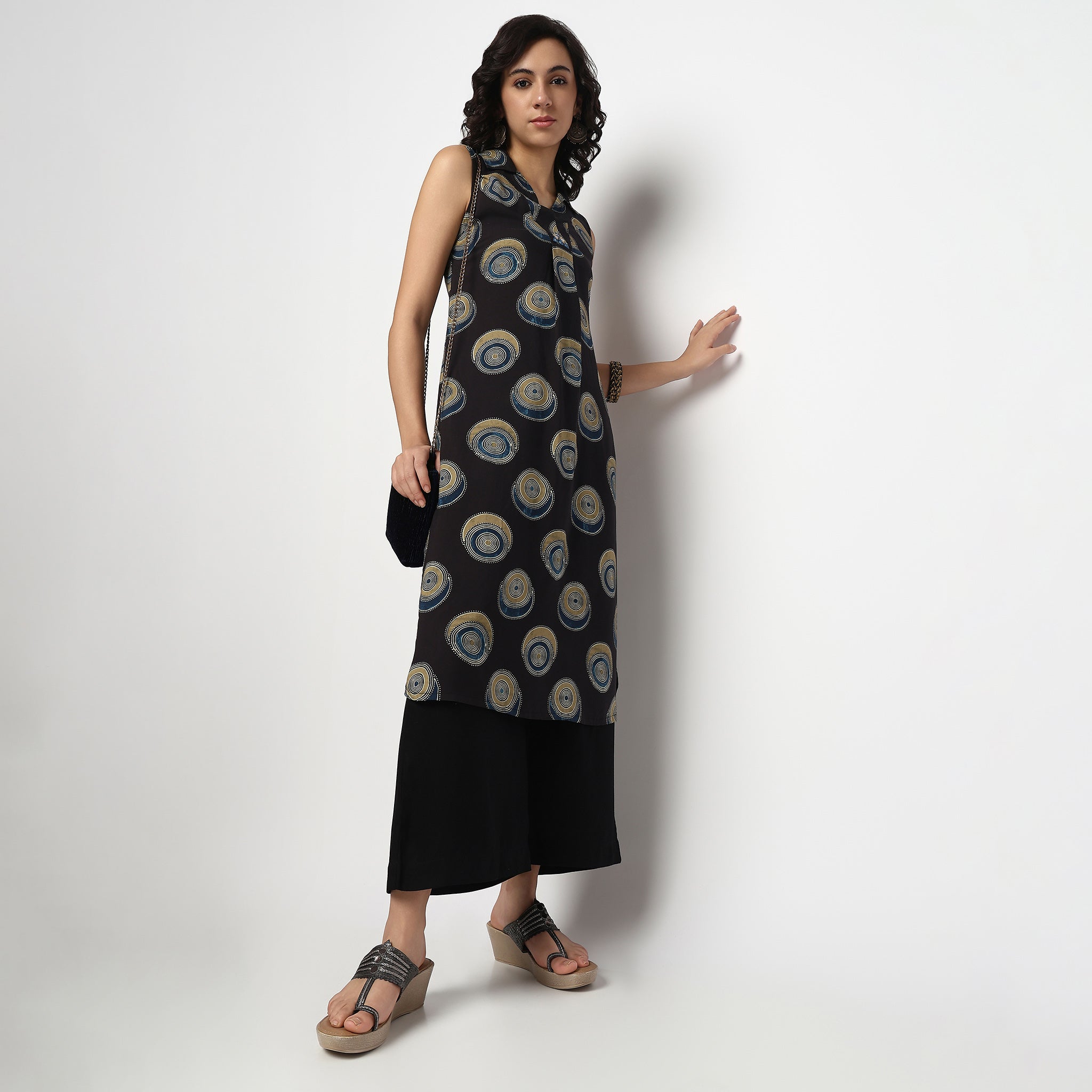 Buy Women Straight Fit Printed Sleeveless Kurta  - Style Union